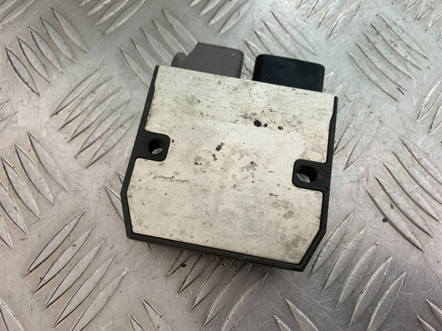 TRIUMPH TIGER 800 REGULATOR   YEAR 2011-2014 (CMB1113)