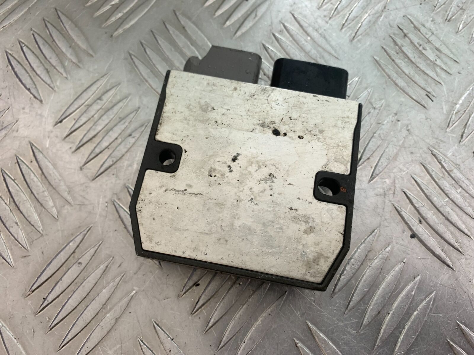 TRIUMPH TIGER 800 REGULATOR   YEAR 2011-2014 (CMB1113)
