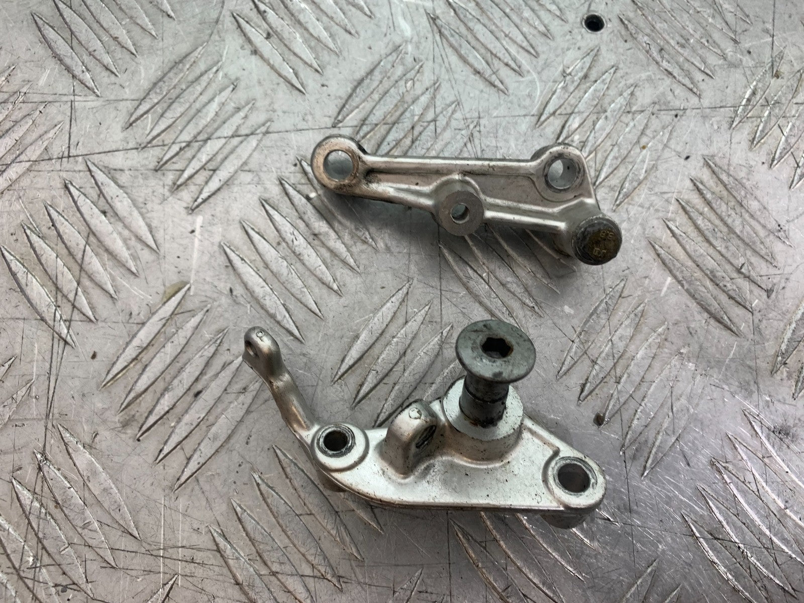 APRILIA RSV1000 R FACTORY MILLE LEFT & RIGHT FRAME MOUNTS   2004-09 (CMB1203)