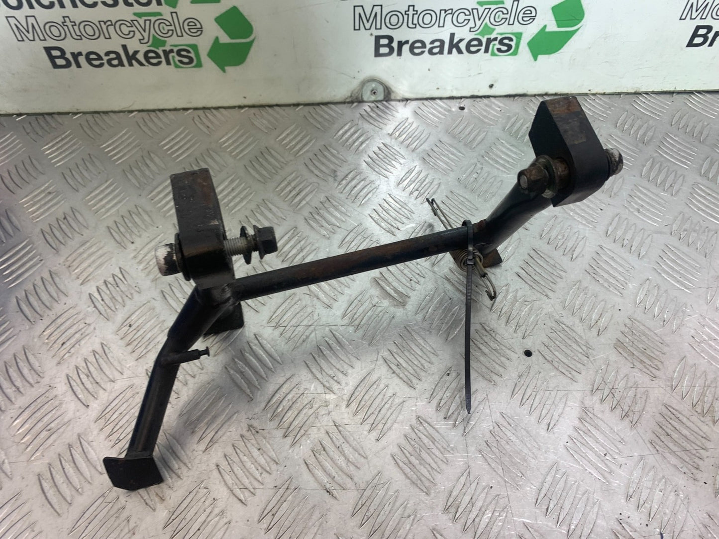 TRIUMPH 955i SPRINT ST CENTER STAND  1999-2004 (CMB1176)