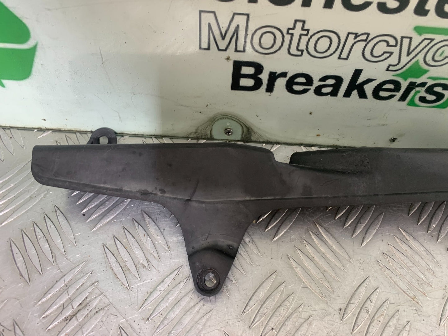 HONDA CBR600 CBR 600 RR CHAIN GUARD     YEAR 2003-2004 CMB1173)