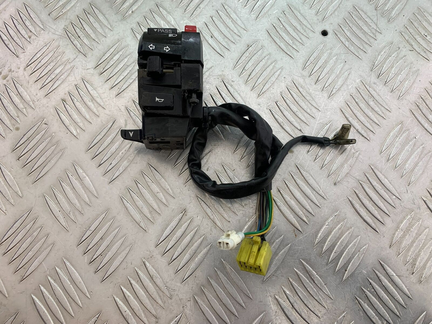 SUZUKI GSXR1000 GSXR 1000 LEFT SWITCH GEAR 2009-2016 (CMB1049)