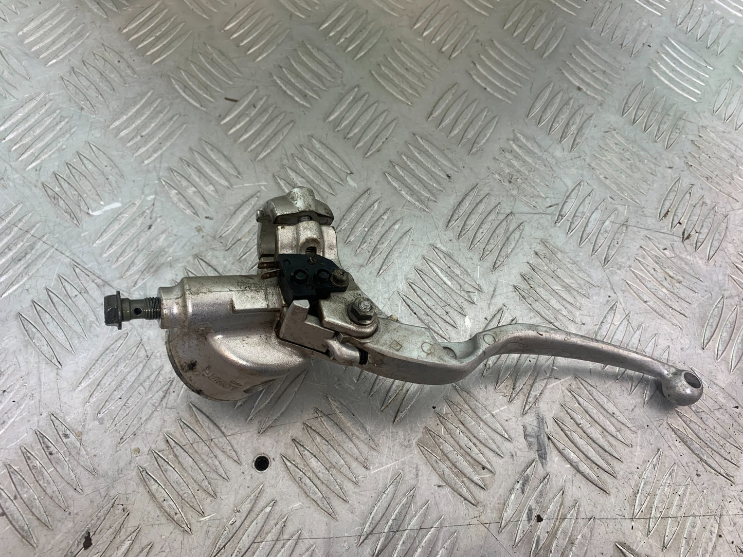 KAWASAKI VN1500 CLASSIC FRONT BRAKE MASTER CYLINDER  YEAR 1999 -2006 (CMB1166)