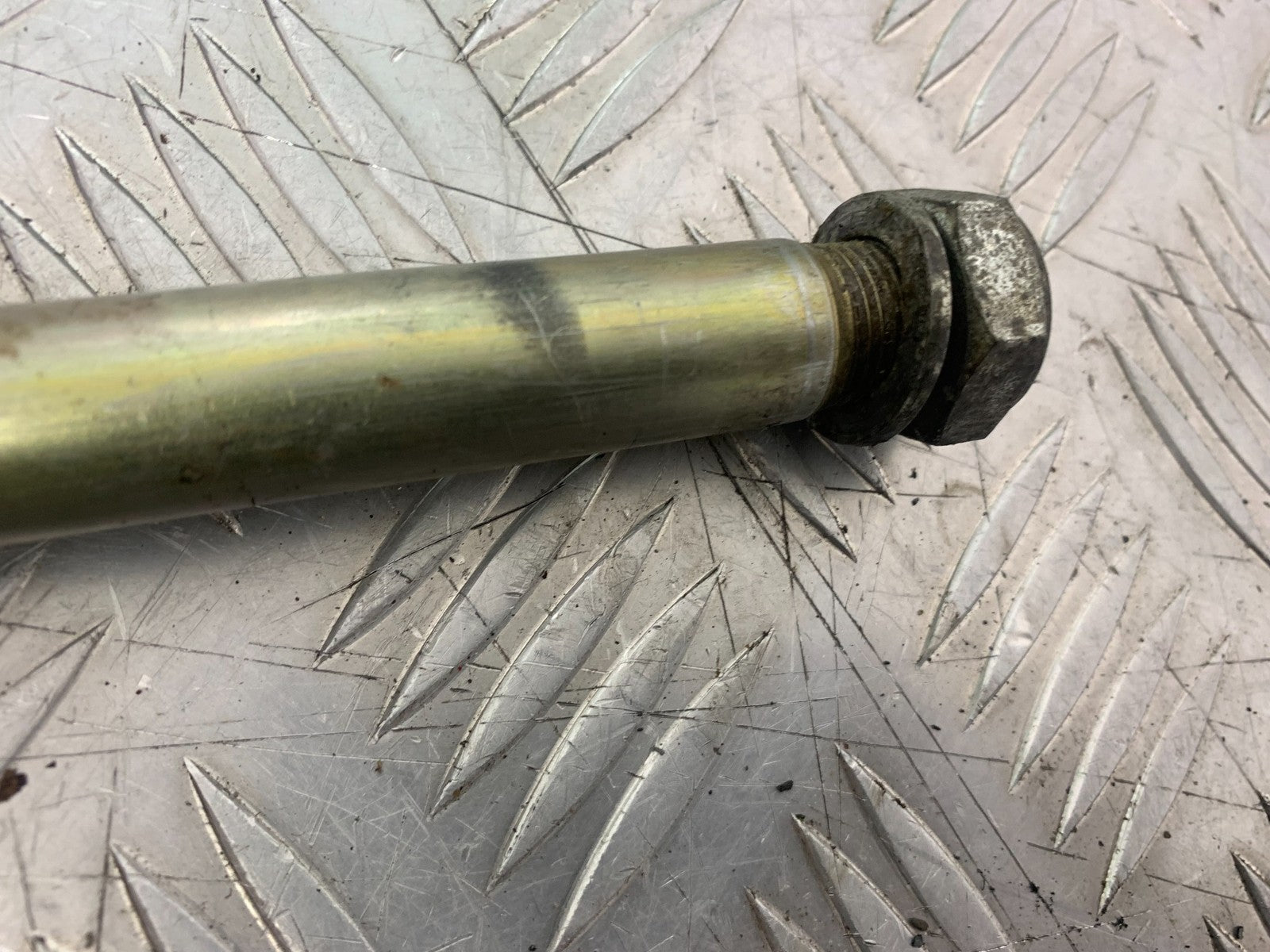 SUZUKI GSX1100 G GSX 1100 G SWINGARM  SPINDLE 1991-1996 (CMB1283)