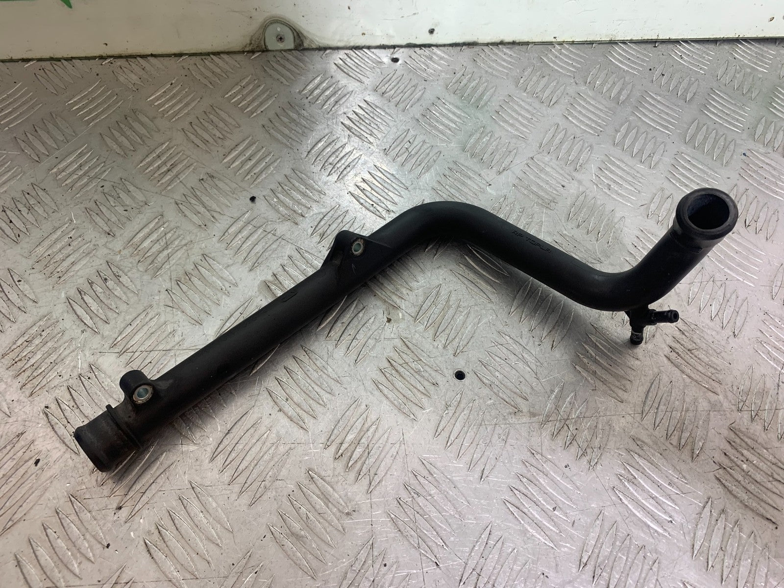 YAMAHA YZF R1 14 B BIG BANG COOLANT HOSE  2009-14 (CMB1175)