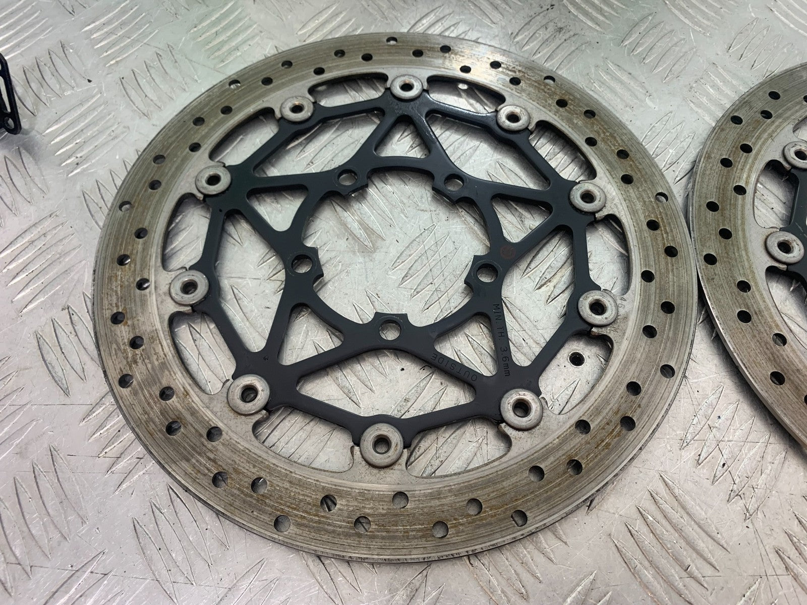 TRIUMPH 675 STREET TRIPLE FRONT BRAKE DISCS  2013-2016 (CMB1186)