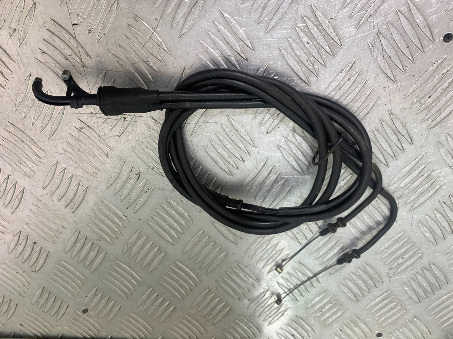 TRIUMPH 955i SPRINT ST THROTTLE CABLES   1999-2004 (CMB1176)
