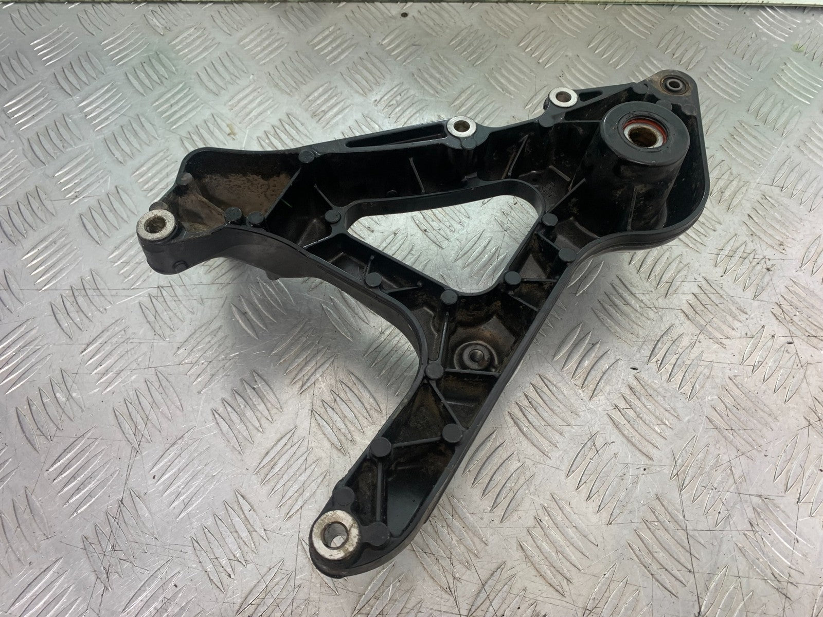 YAMAHA XMAX 300 EXHAUST BRACKET   YEAR 2017-2020 (CMB1218)