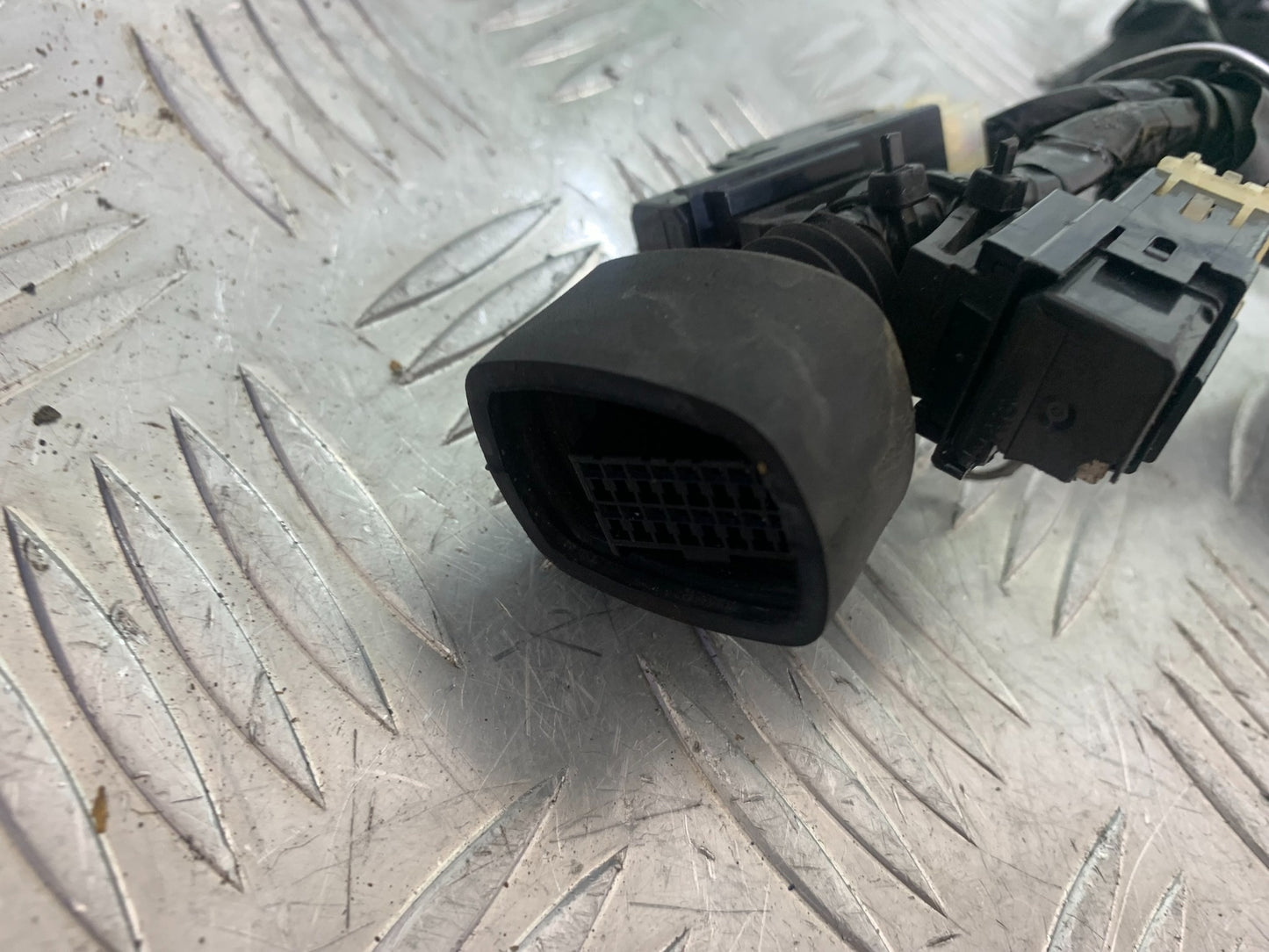 YAMAHA YZF R1 HEADLIGHT SPEEDO SUB LOOM   YEAR 2004-2006 (CMB1155)