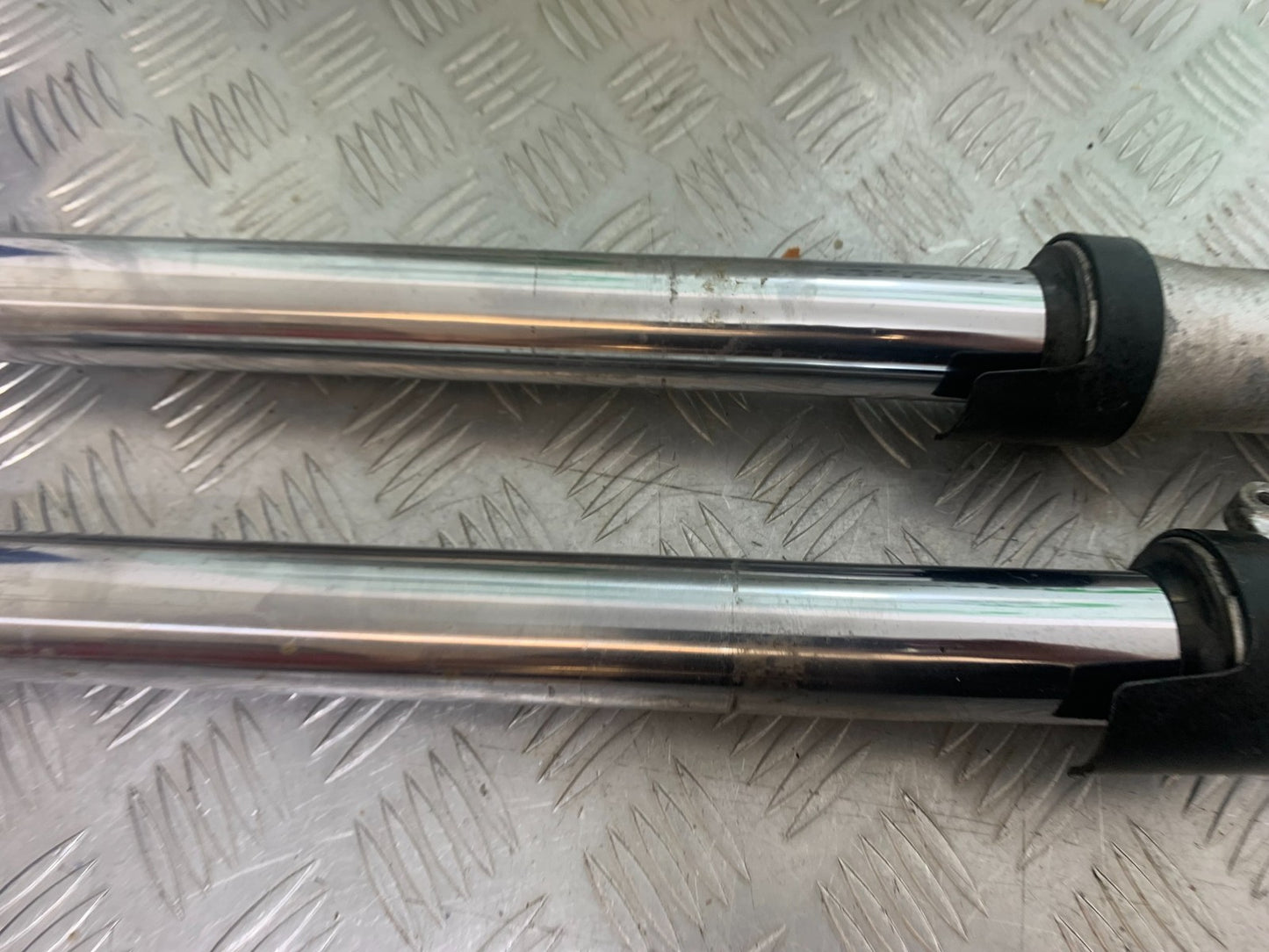 HONDA CBR600 CBR 600 RR FORKS (BENT SOLD AS PARTS)   YEAR 2003-2004 CMB1173)