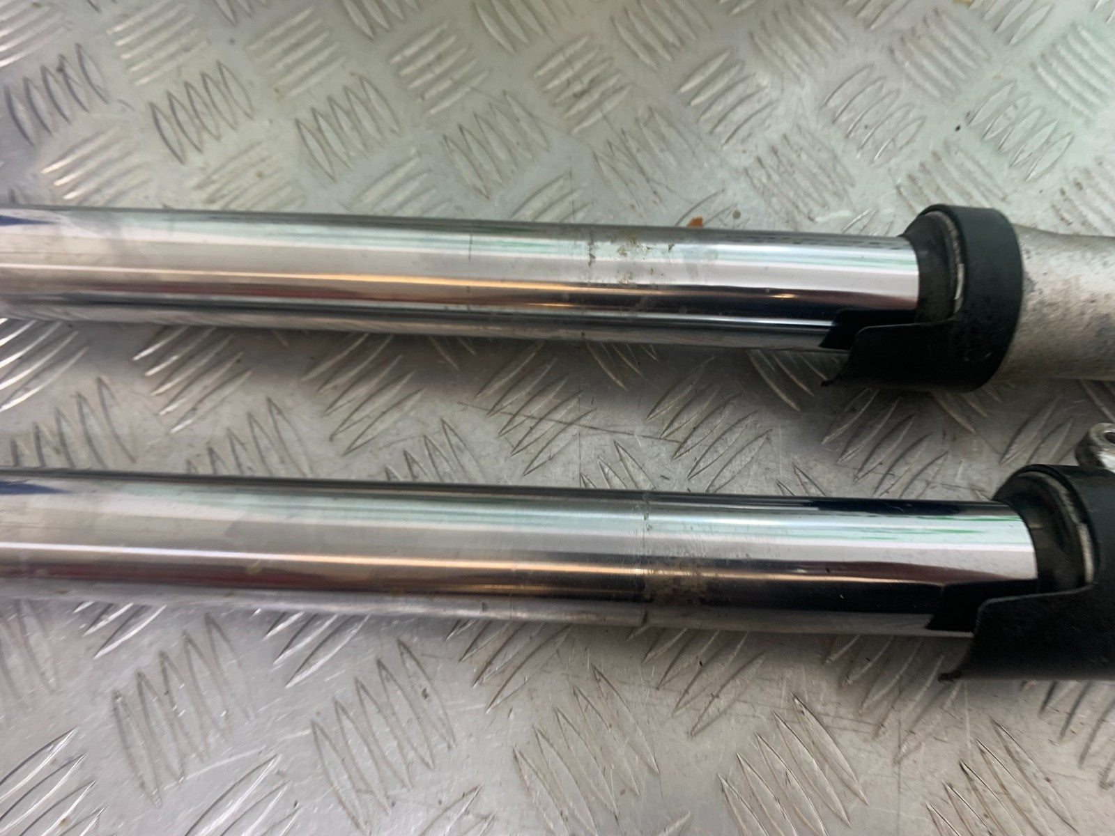 HONDA CBR600 CBR 600 RR FORKS (BENT SOLD AS PARTS)   YEAR 2003-2004 CMB1173)