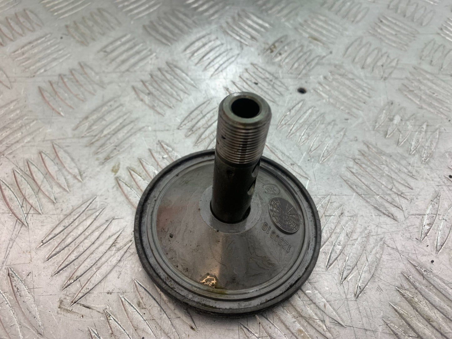 TRIUMPH TROPHY 900 OIL FILTER HOUSING YEAR 1991-95 (CMB1251)