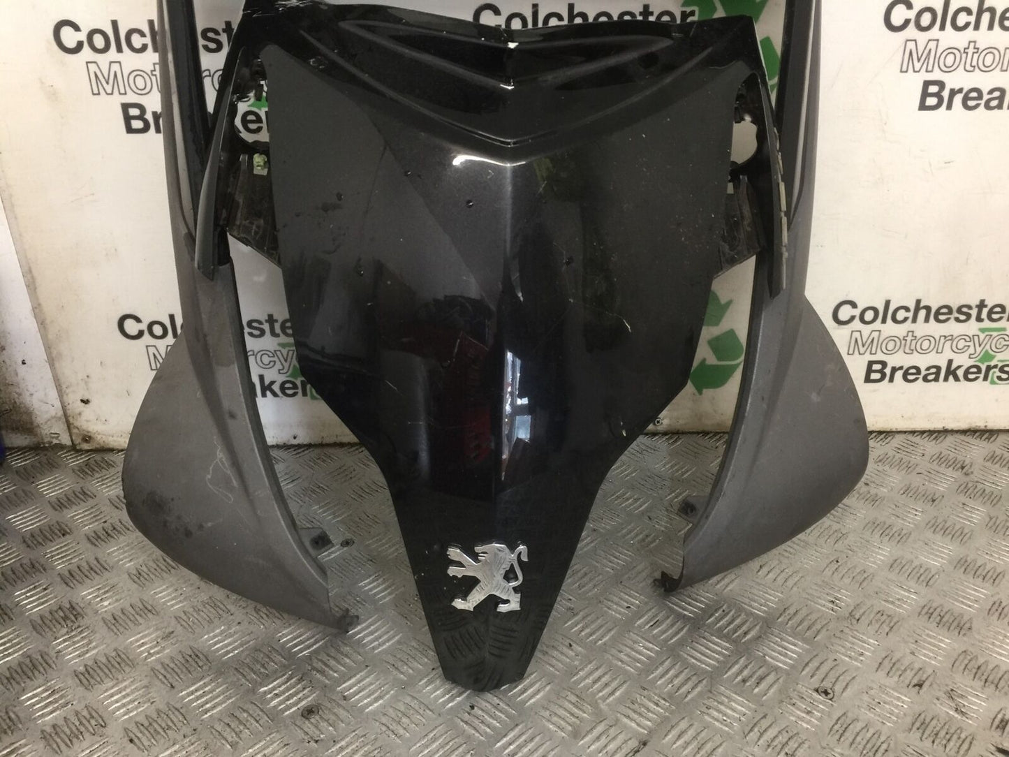 PEUGEOT GEOPOLIS 125 FRONT FAIRING PANEL  YEAR 2011  (STOCK 887)