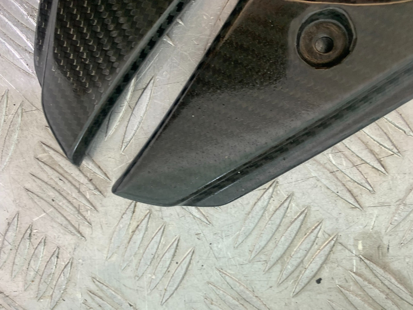 YAMAHA YZF R1 14 B BIG BANG LEFT & RIGHT CARBON TOP INFILLS   2009-14 (CMB1175)