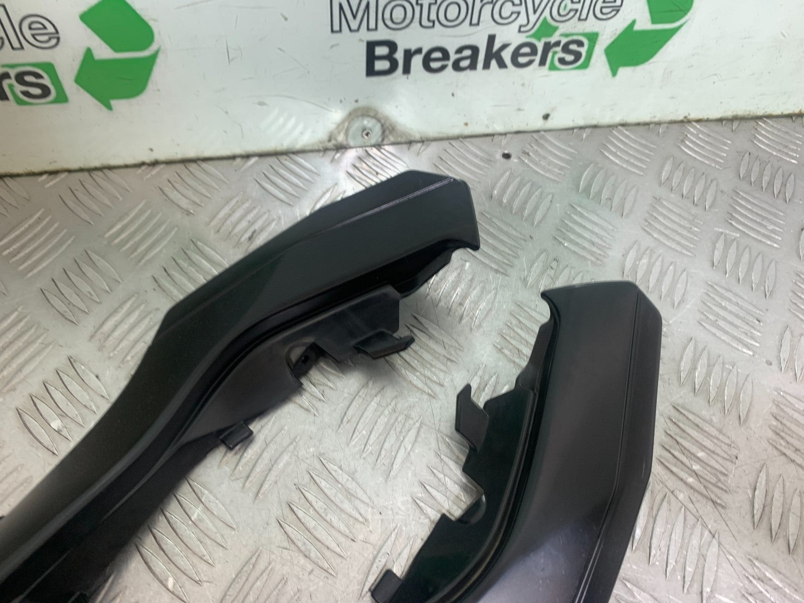 KAWASAKI ER6 N LEFT AND RIGHT INFILLS   YEAR 2012-2017 (CMB1324)