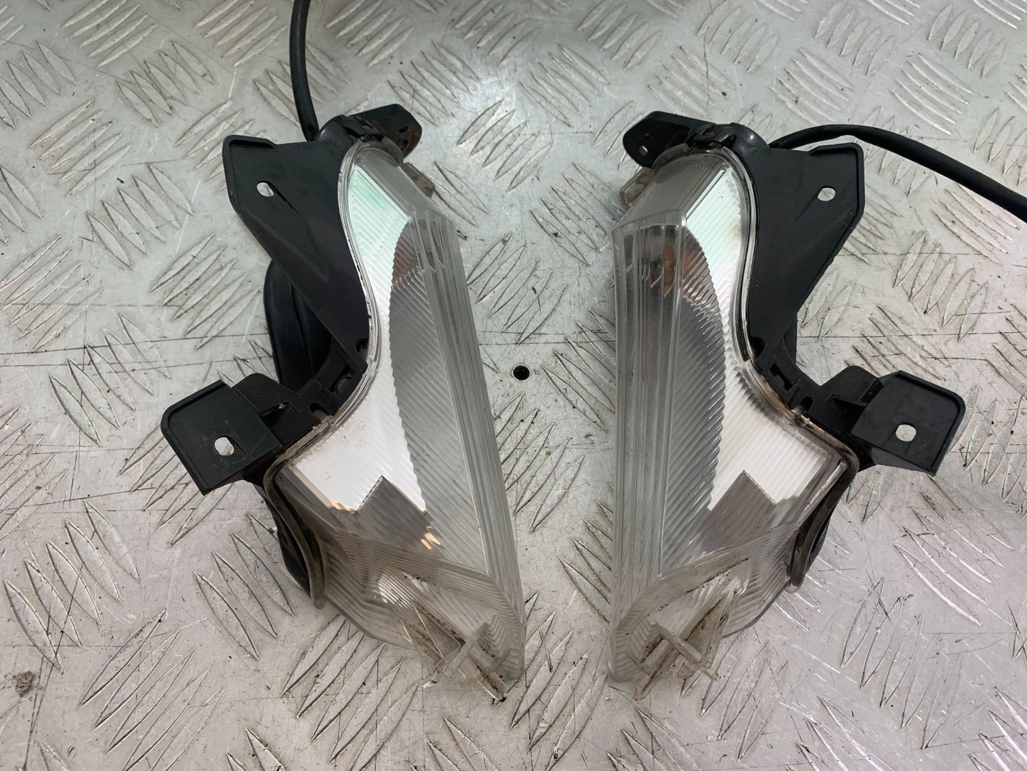 YAMAHA XMAX 300 FRONT INDICATORS  YEAR 2017-2020 (CMB1218)