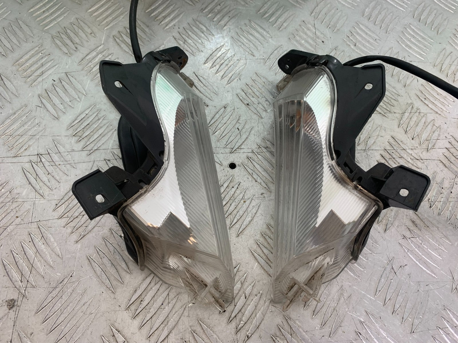 YAMAHA XMAX 300 FRONT INDICATORS  YEAR 2017-2020 (CMB1218)