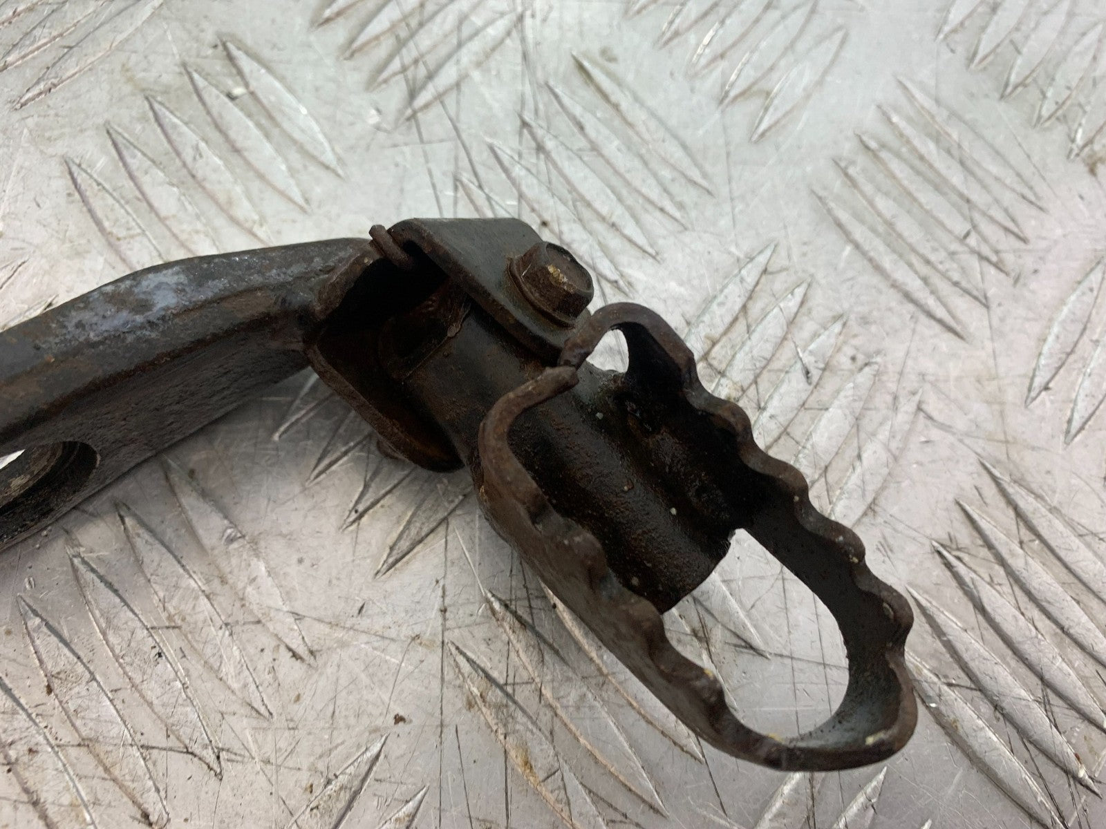 KAWASAKI KLR250 KLR 250 FRONT RIGHT FOOTPEG  YEAR 1984-2001 (CMB1225)