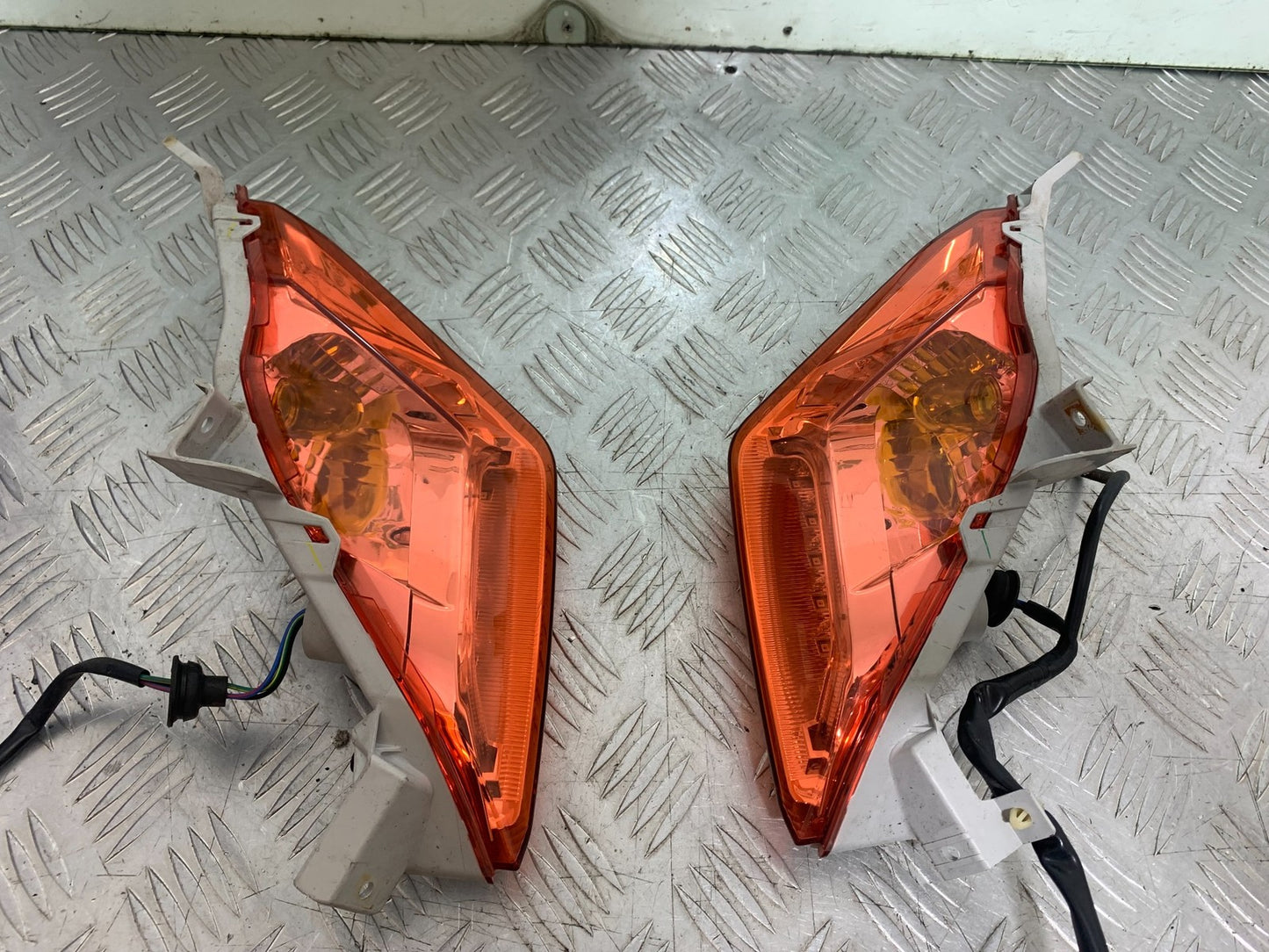 YAMAHA XMAX 300 REAR LIGHTS AND INDICATORS  YEAR 2017-2020 (CMB1218)
