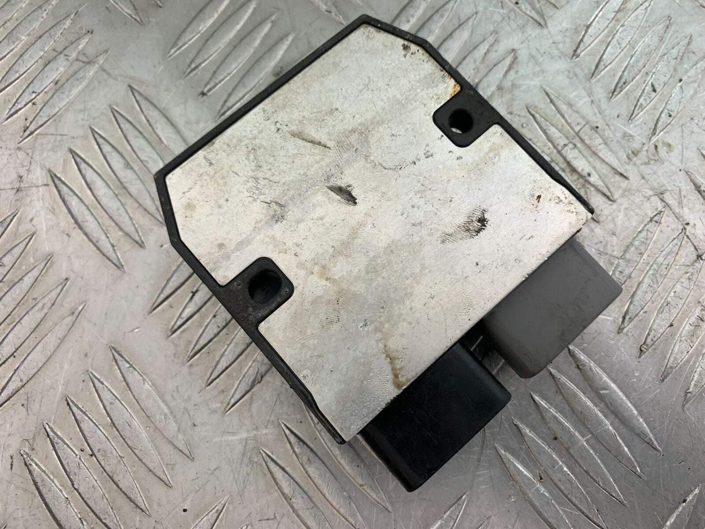 TRIUMPH THUNDERBIRD 1600 REGULATOR  YEAR 2011 (CMB1107)
