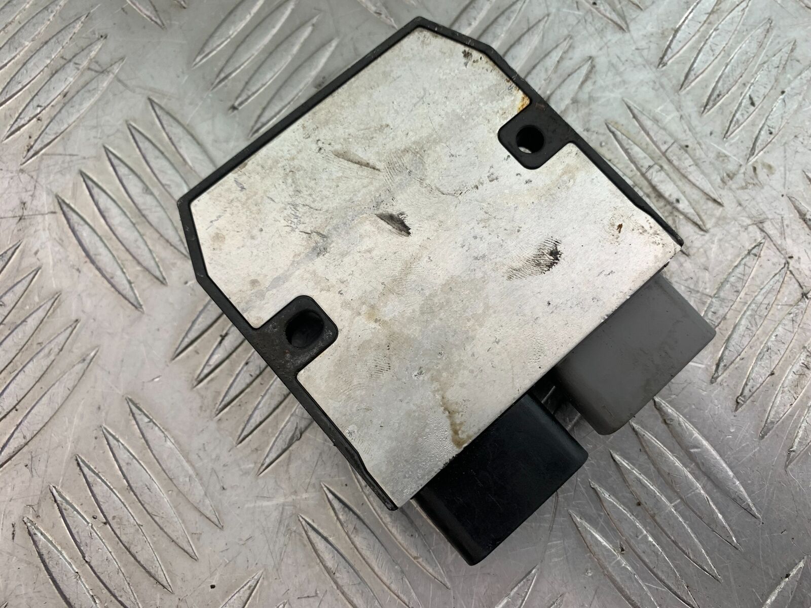 TRIUMPH THUNDERBIRD 1600 REGULATOR  YEAR 2011 (CMB1107)