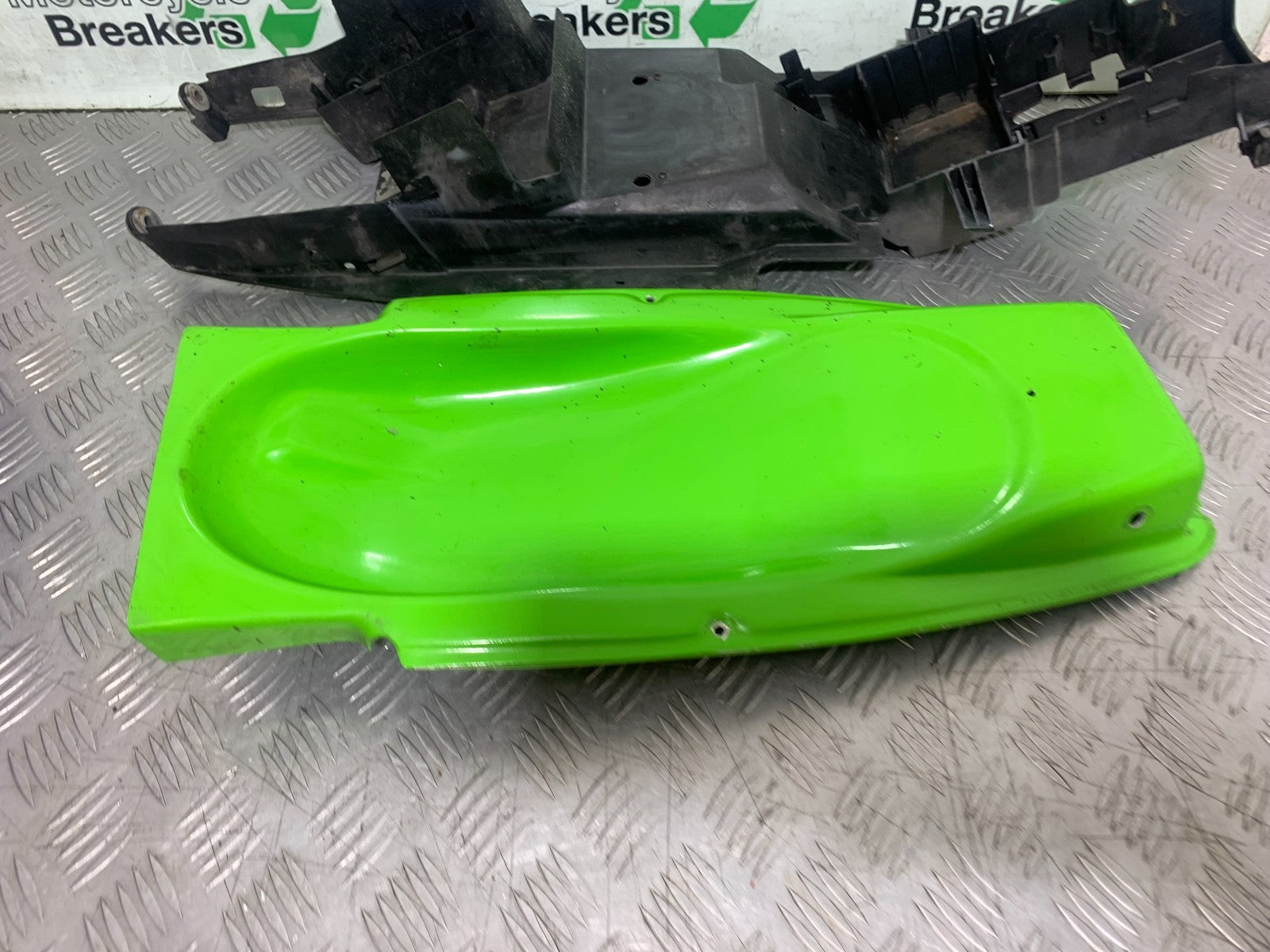 KAWASAKI ZX9R ZX9 C UNDERTRAY  YEAR 1998-99 (CMB1213)
