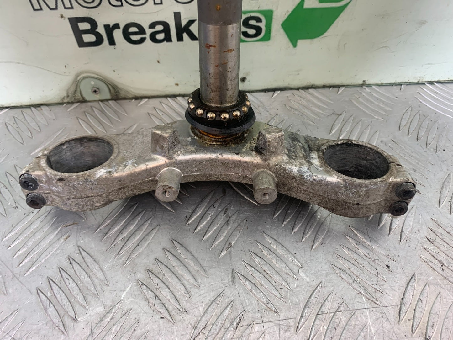 YAMAHA YZF1000 THUNDERACE BOTTOM YOKE  YEAR 1997-2000 (CMB1204)