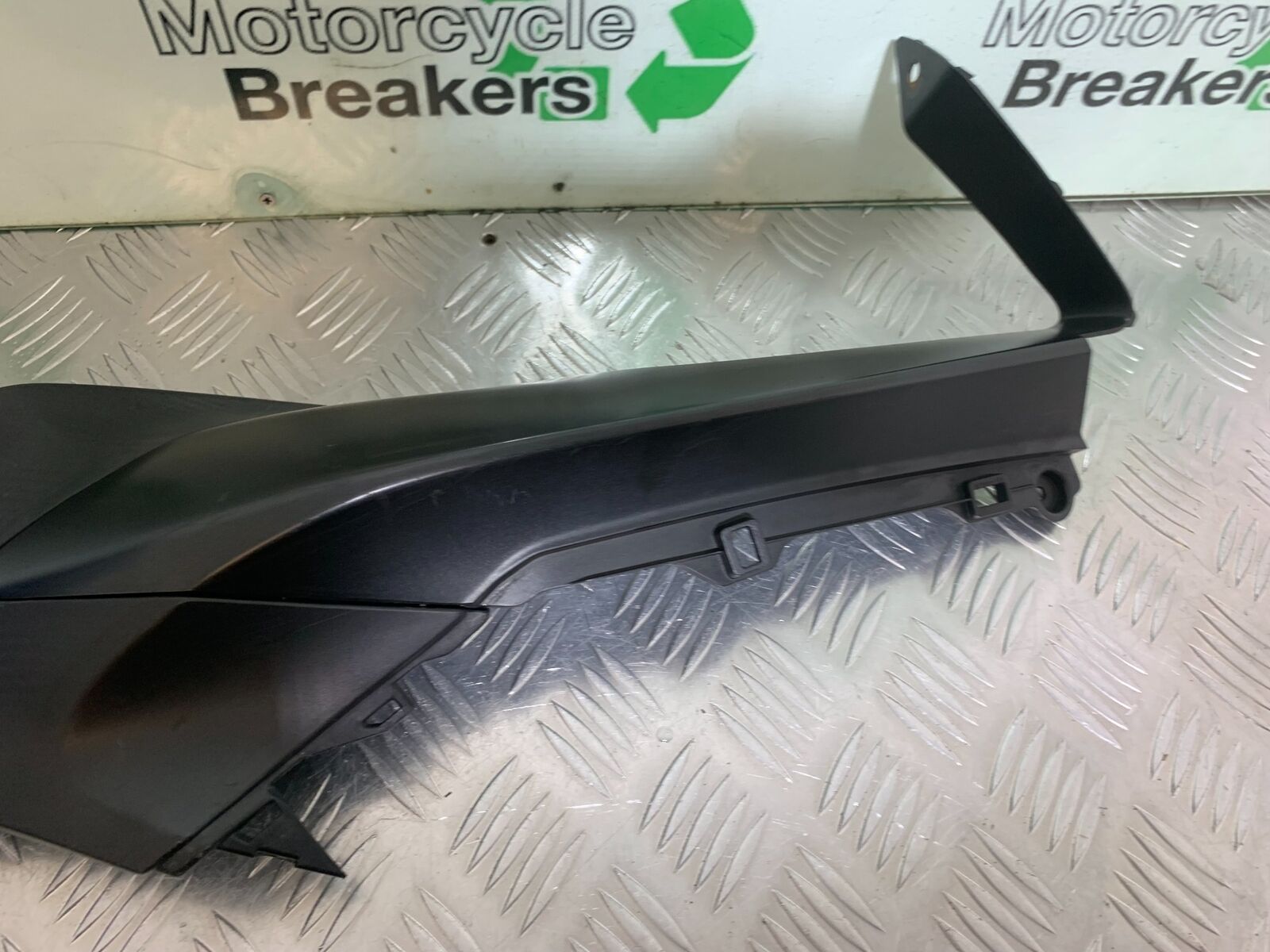 HONDA CBR650 F CBR 650F RIGHT TOP SIDE FAIRING YEAR 2014-2017  (STOCK 998)