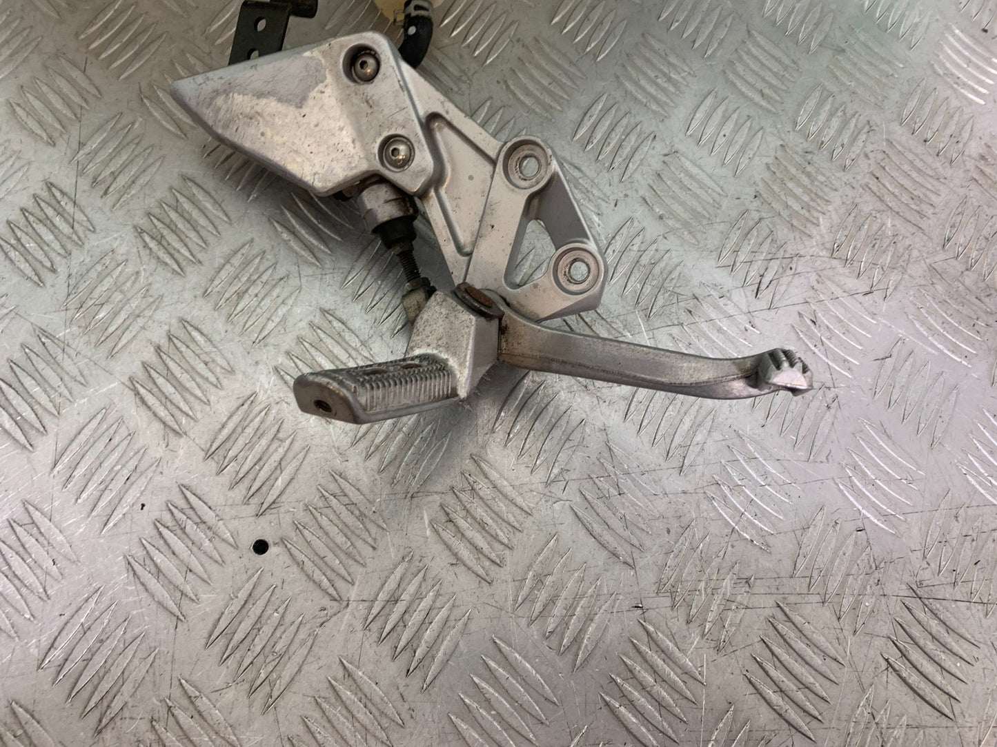 SUZUKI SV1000 SV 1000 S FRONT RIGHT HANGER   YEAR 2003-2007 (CMB1293)