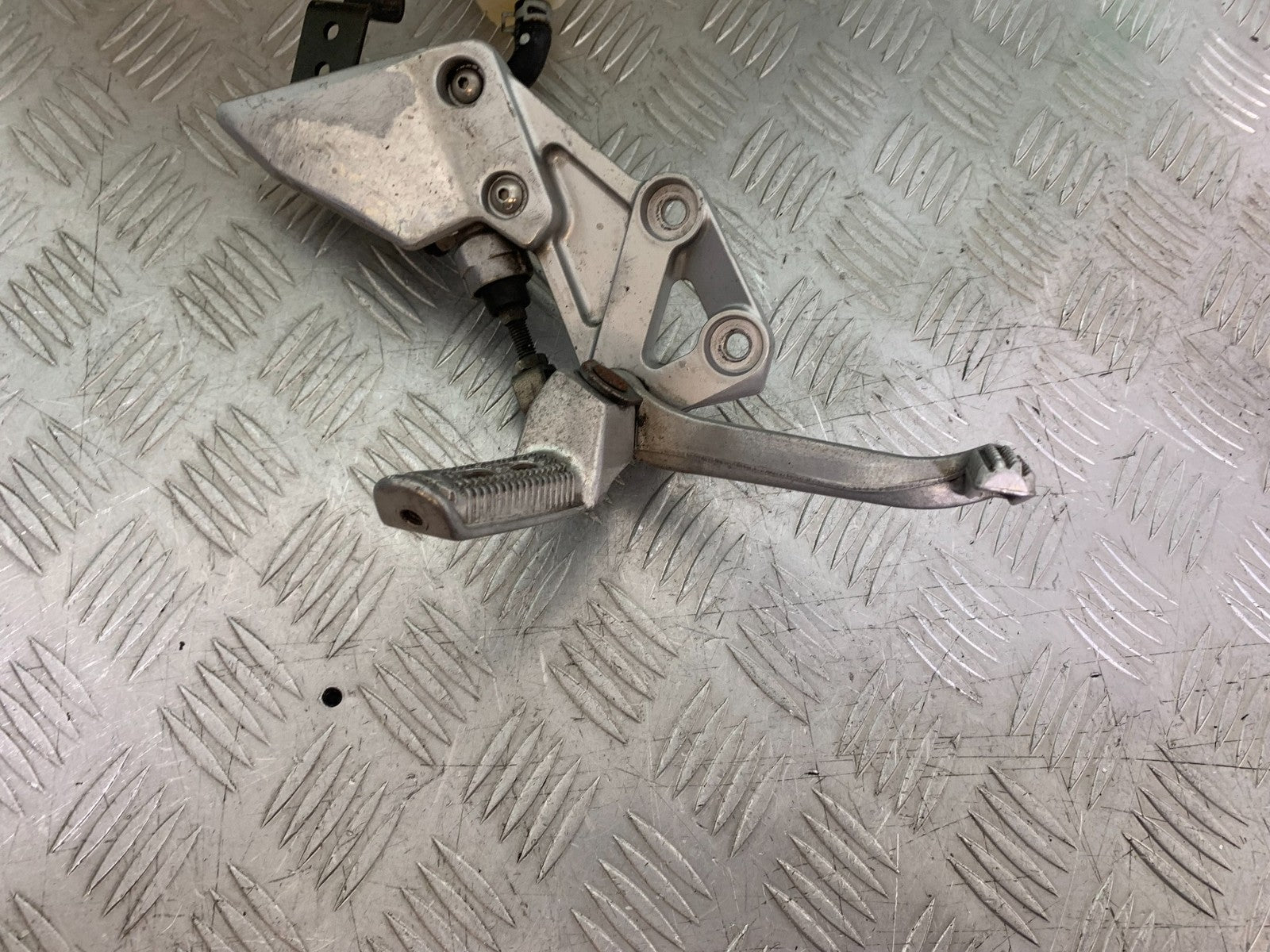 SUZUKI SV1000 SV 1000 S FRONT RIGHT HANGER   YEAR 2003-2007 (CMB1293)