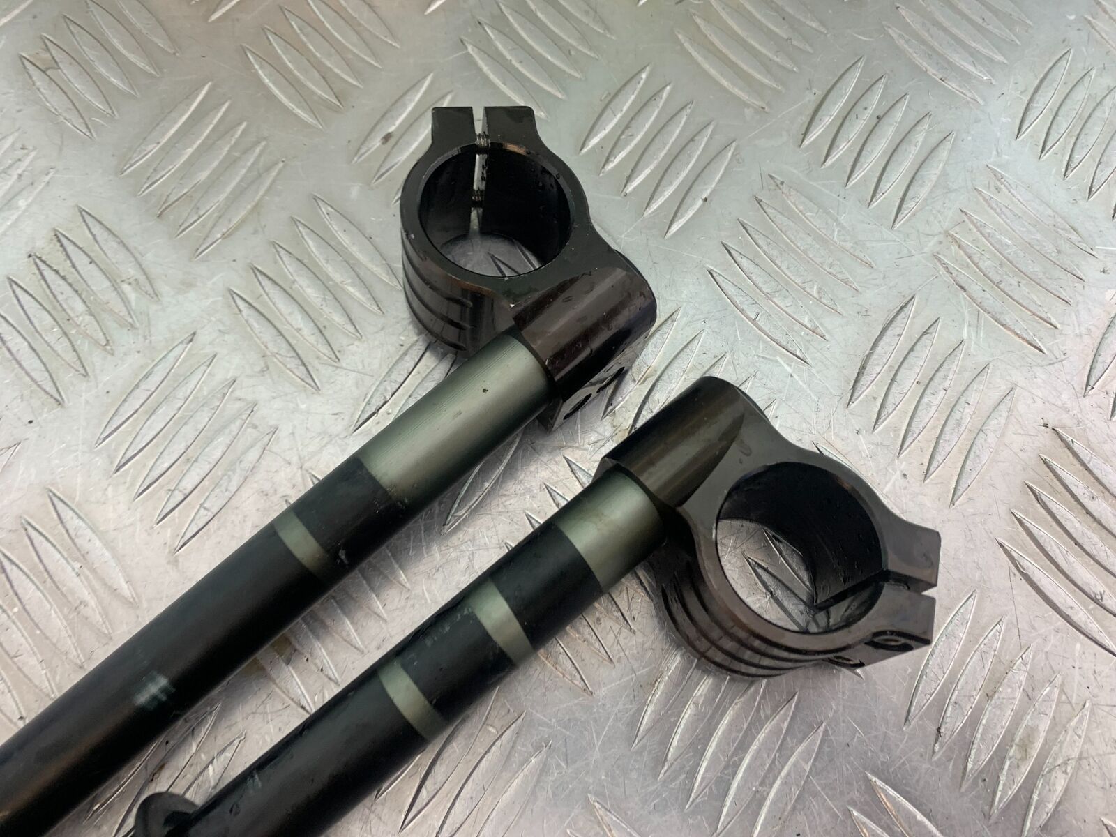 HONDA VFR400 VFR 400 NC21 LEFT AND RIGHT HANDLEBARS  YEAR 1986-87 (CMB1043)