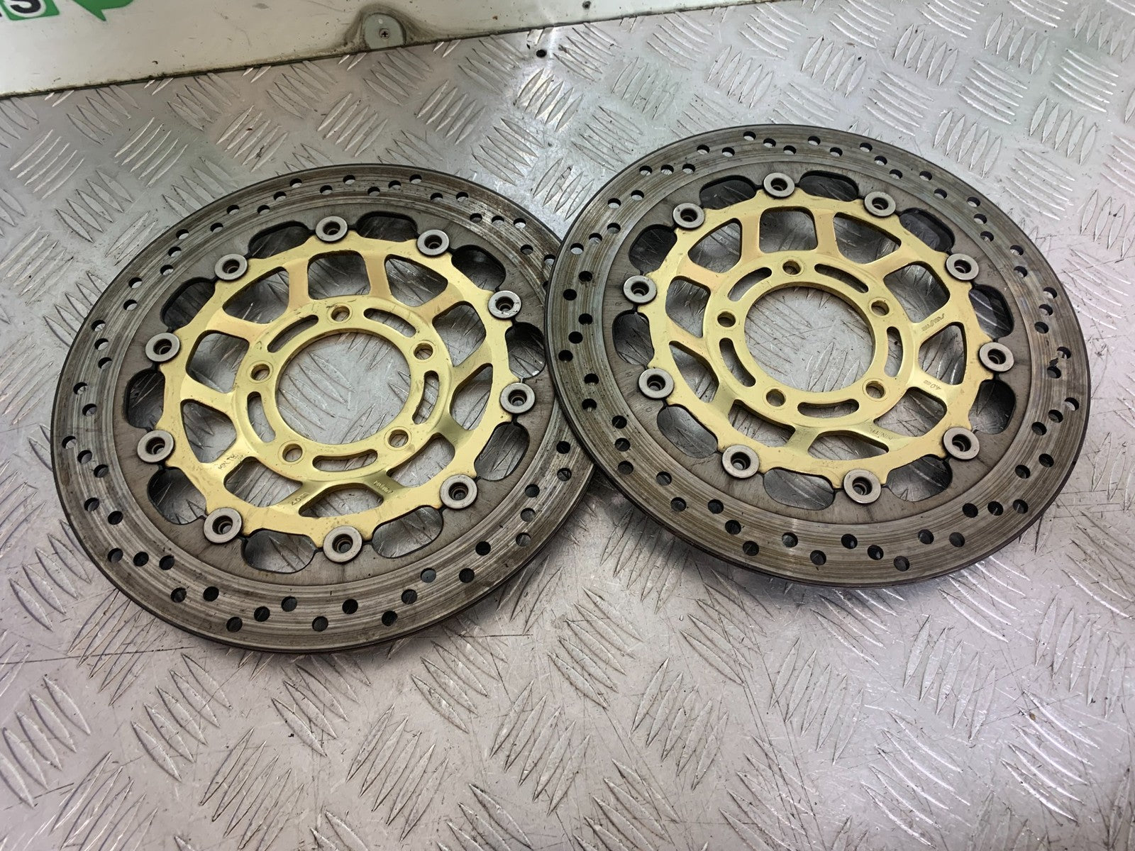 TRIUMPH 1050 SPEED TRIPLE FRONT BRAKE DISCS  YEAR 2005-2007 (CMB1322)