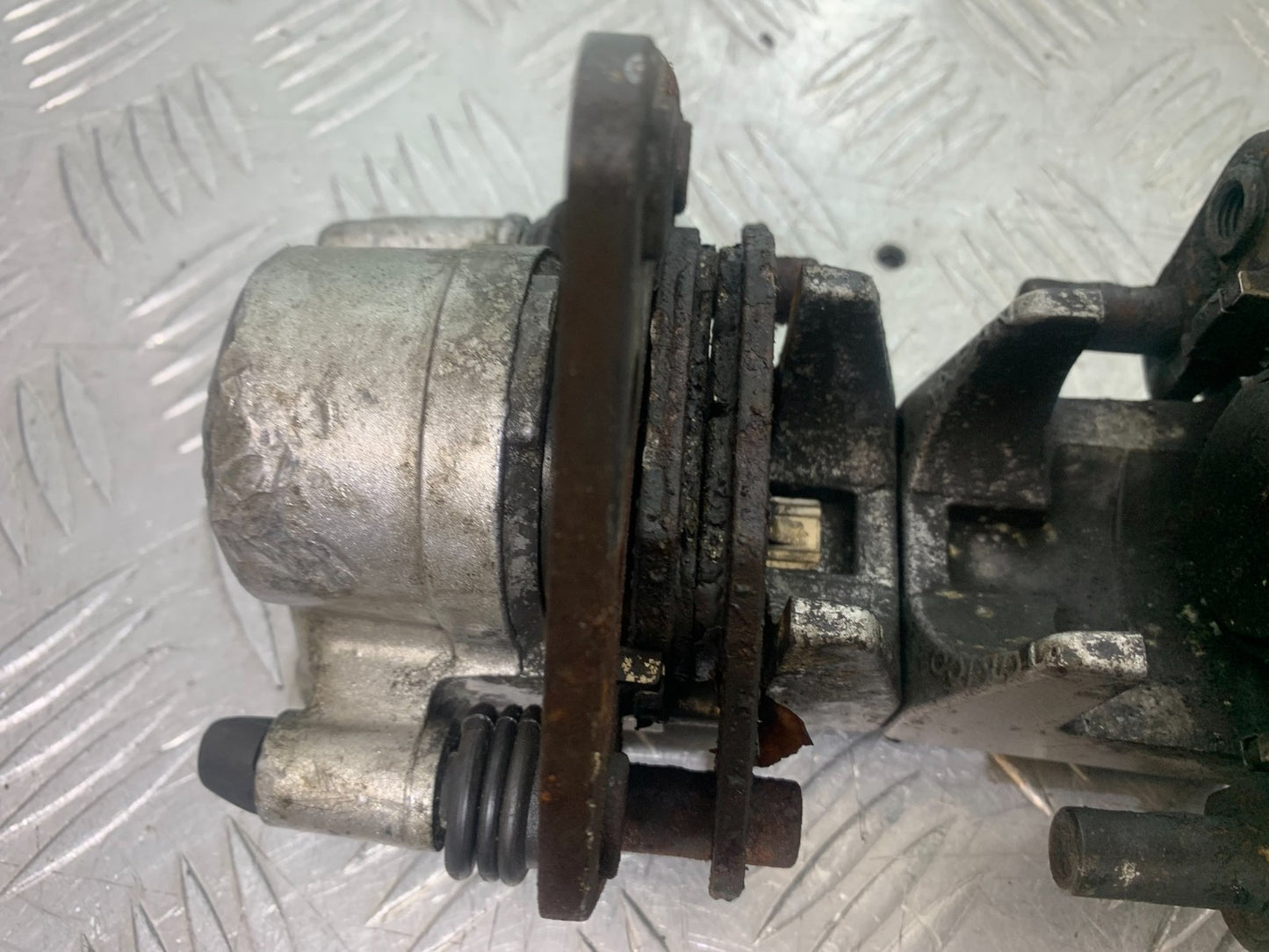 KAWASAKI GPZ600 GPZ 600 FRONT BRAKE CALIPERS   YEAR 1988-90 (CMB1258)