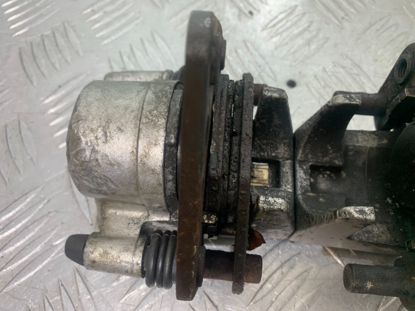 KAWASAKI GPZ600 GPZ 600 FRONT BRAKE CALIPERS   YEAR 1988-90 (CMB1258)