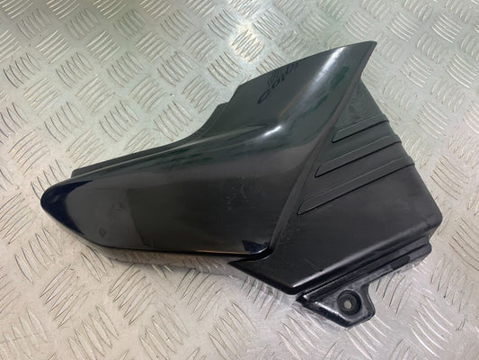 YAMAHA YBR125 YBR 125 RIGHT SEAT PANEL  YEAR 2005-2007 (CMB1109)