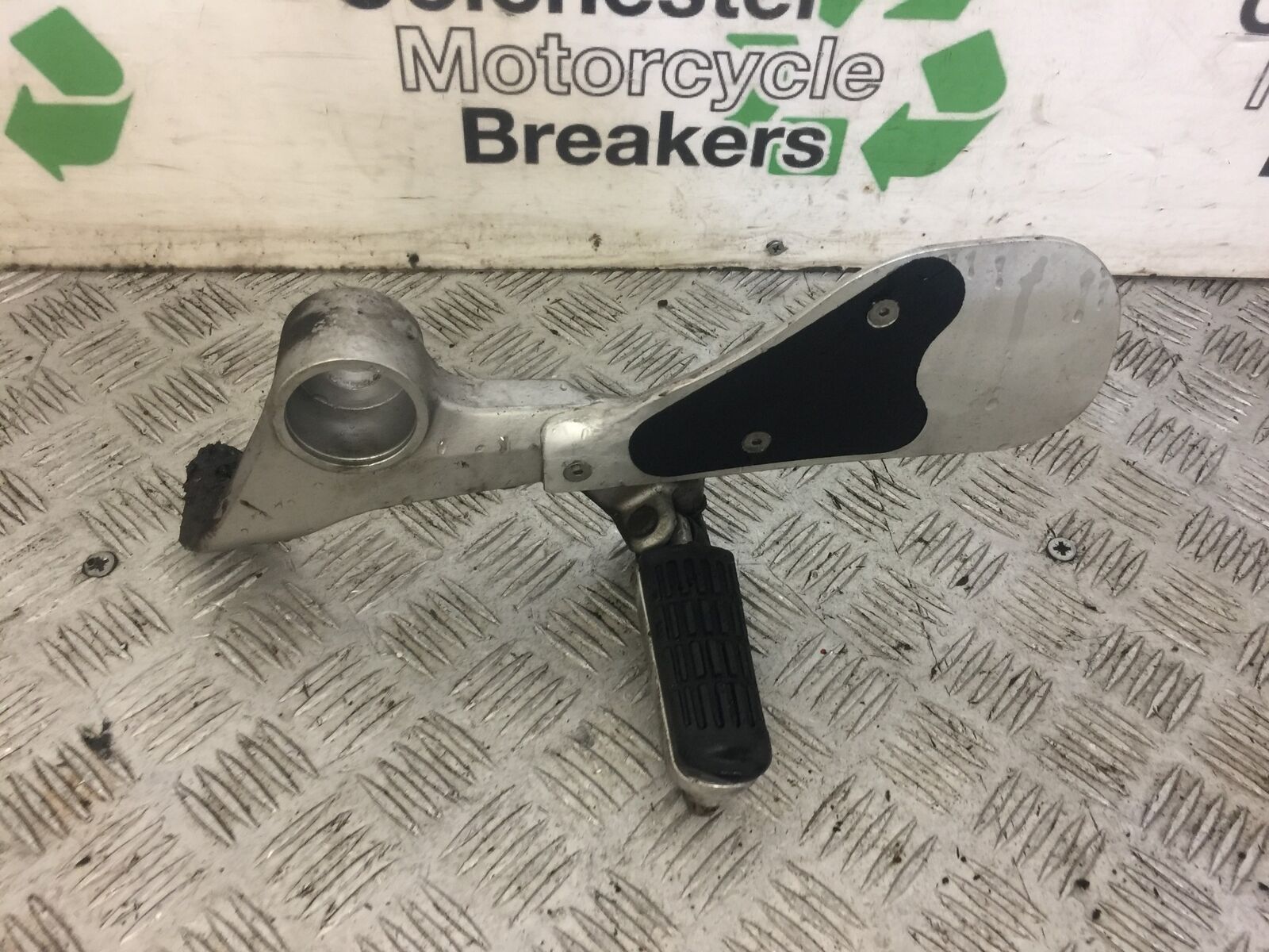 HONDA VFR800 VFR 800 PRE V-TEC FRONT LEFT HANGER   YEAR 1998-01(STOCK 655)
