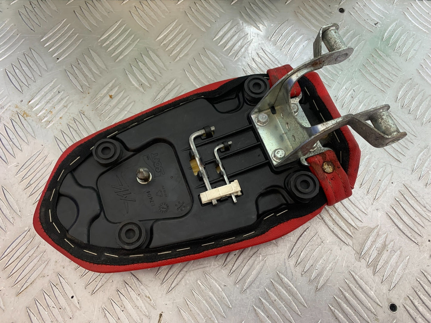MV AGUSTA 800 F3 REAR SEAT   YEAR 2013-2016 (CMB1152)