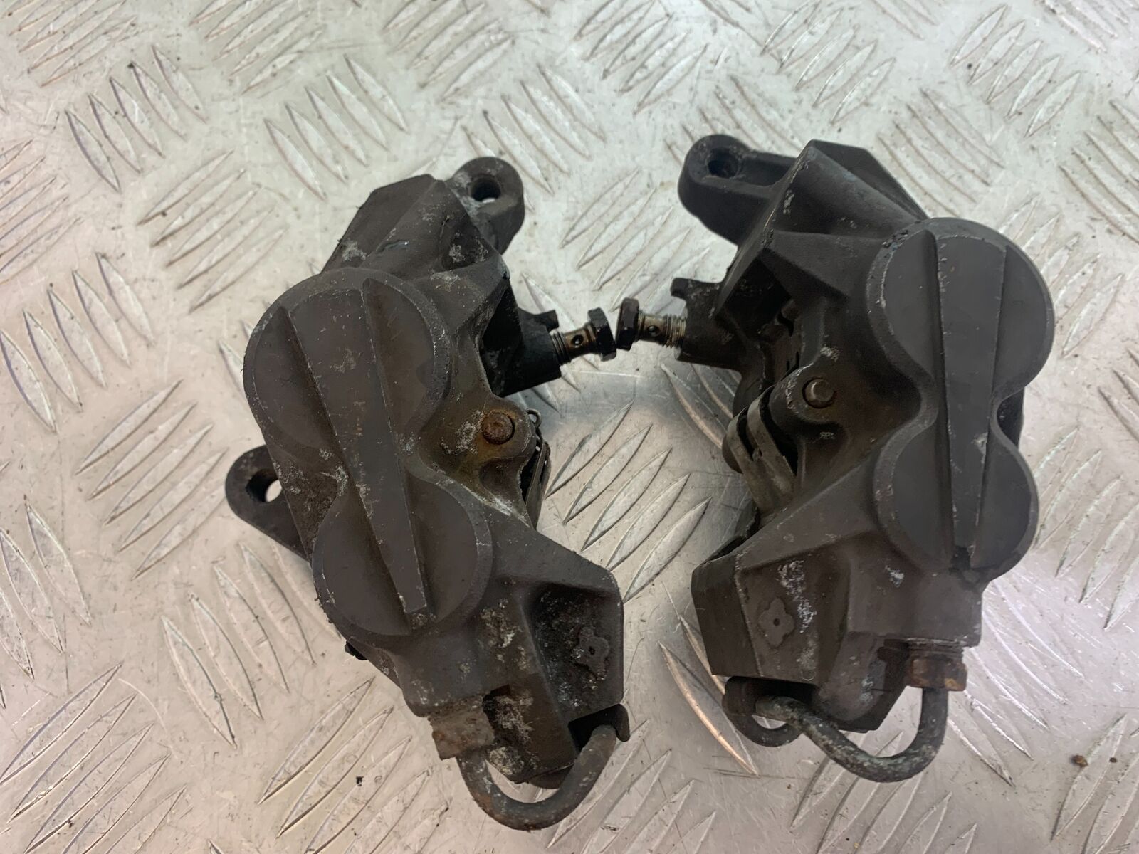 YAMAHA YZF600 YZF 600 THUNDERCAT FRONT BRAKE CALIPERS 1996-2003 (CMB1134)