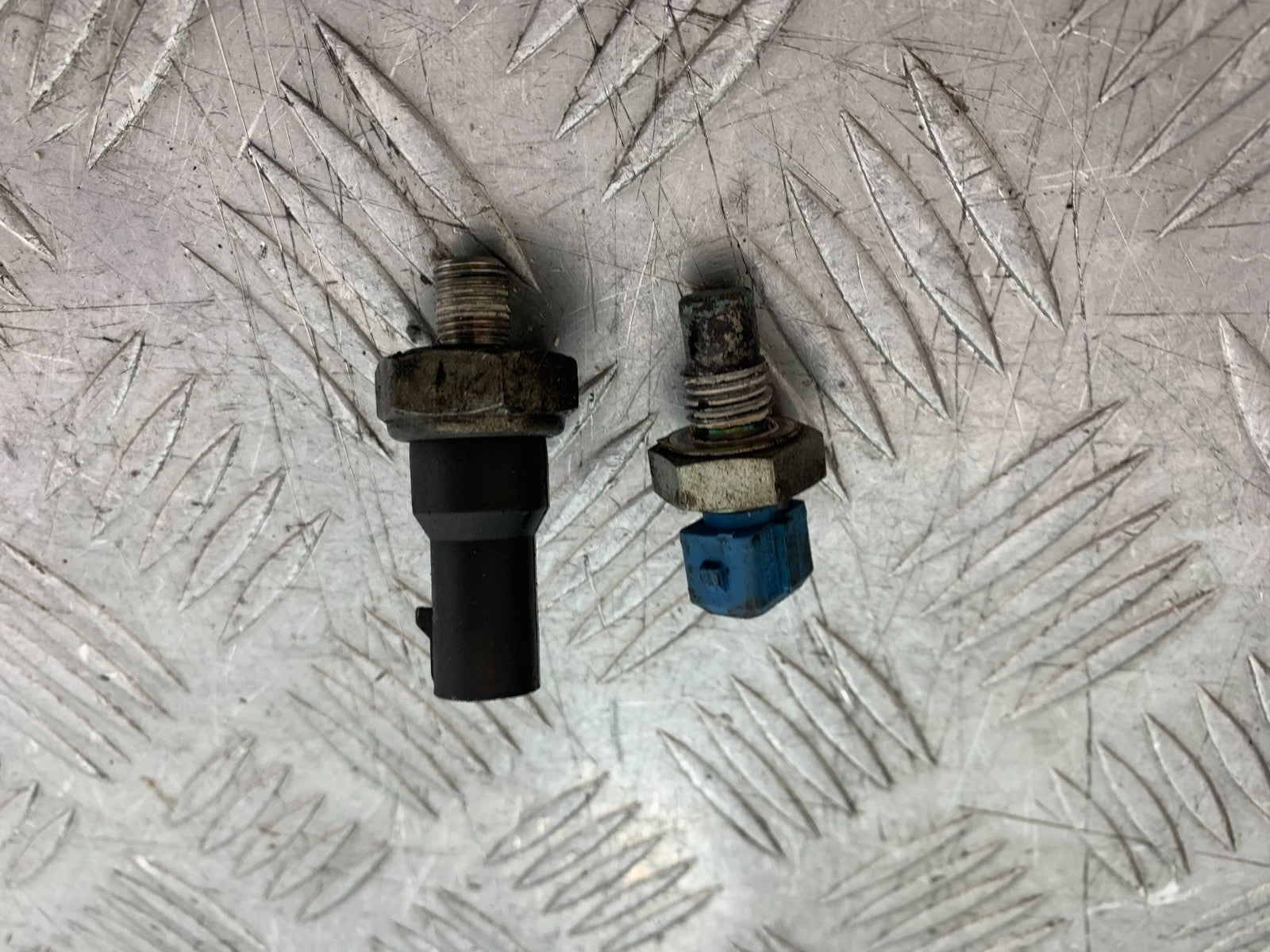 MV AGUSTA 675 F3 2 X ENGINE SENSORS  YEAR 2012-2016 (CMB1302)
