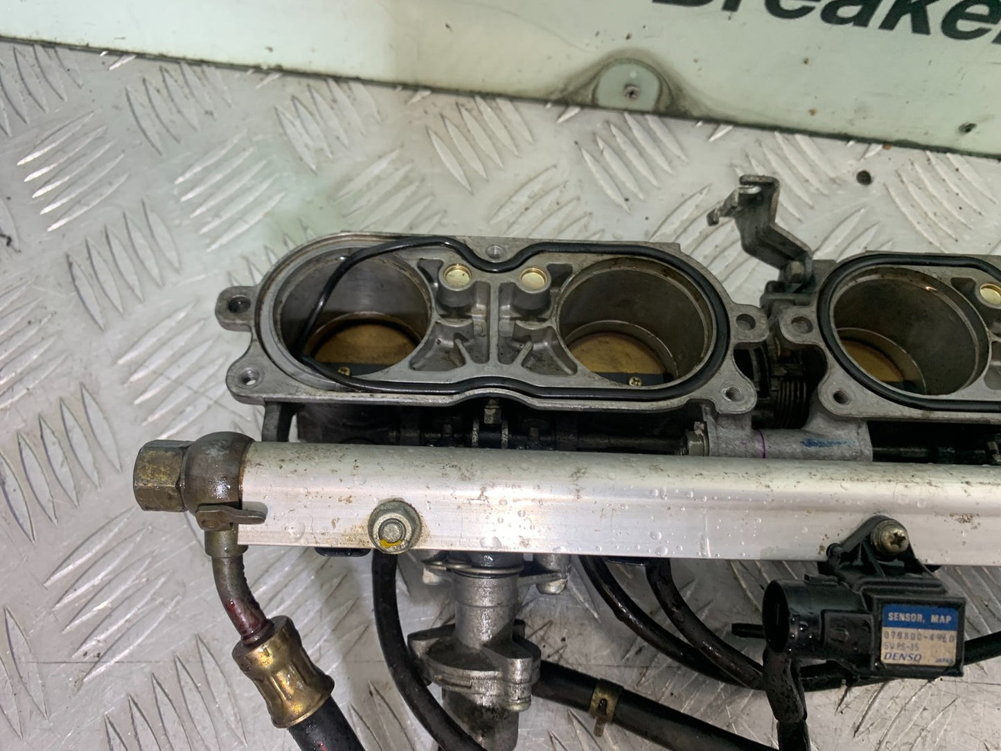 HONDA CBR1100 BLACKBIRD THROTTLE BODIES  YEAR 1999-2005 (CMB1232)