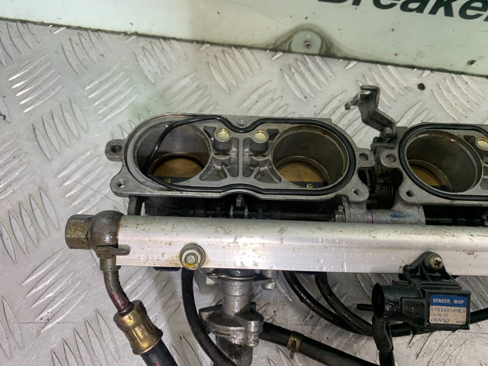 HONDA CBR1100 BLACKBIRD THROTTLE BODIES  YEAR 1999-2005 (CMB1232)