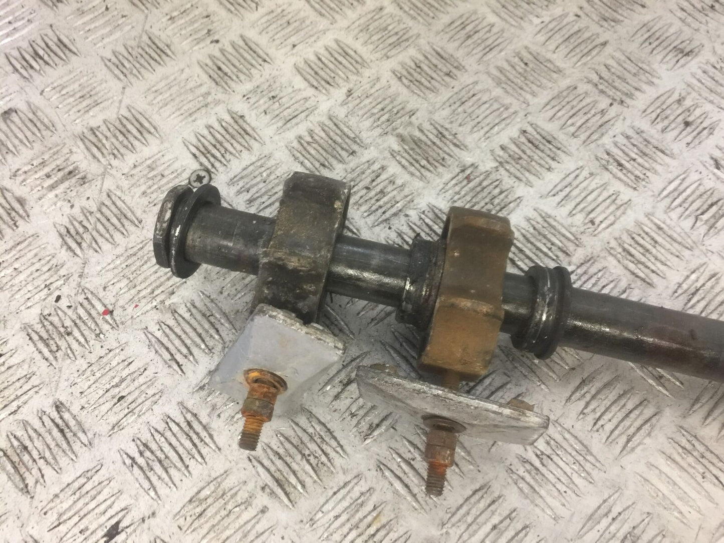 YAMAHA FZ6 REAR WHEEL SPINDLE  YEAR 2004 (STOCK 693)