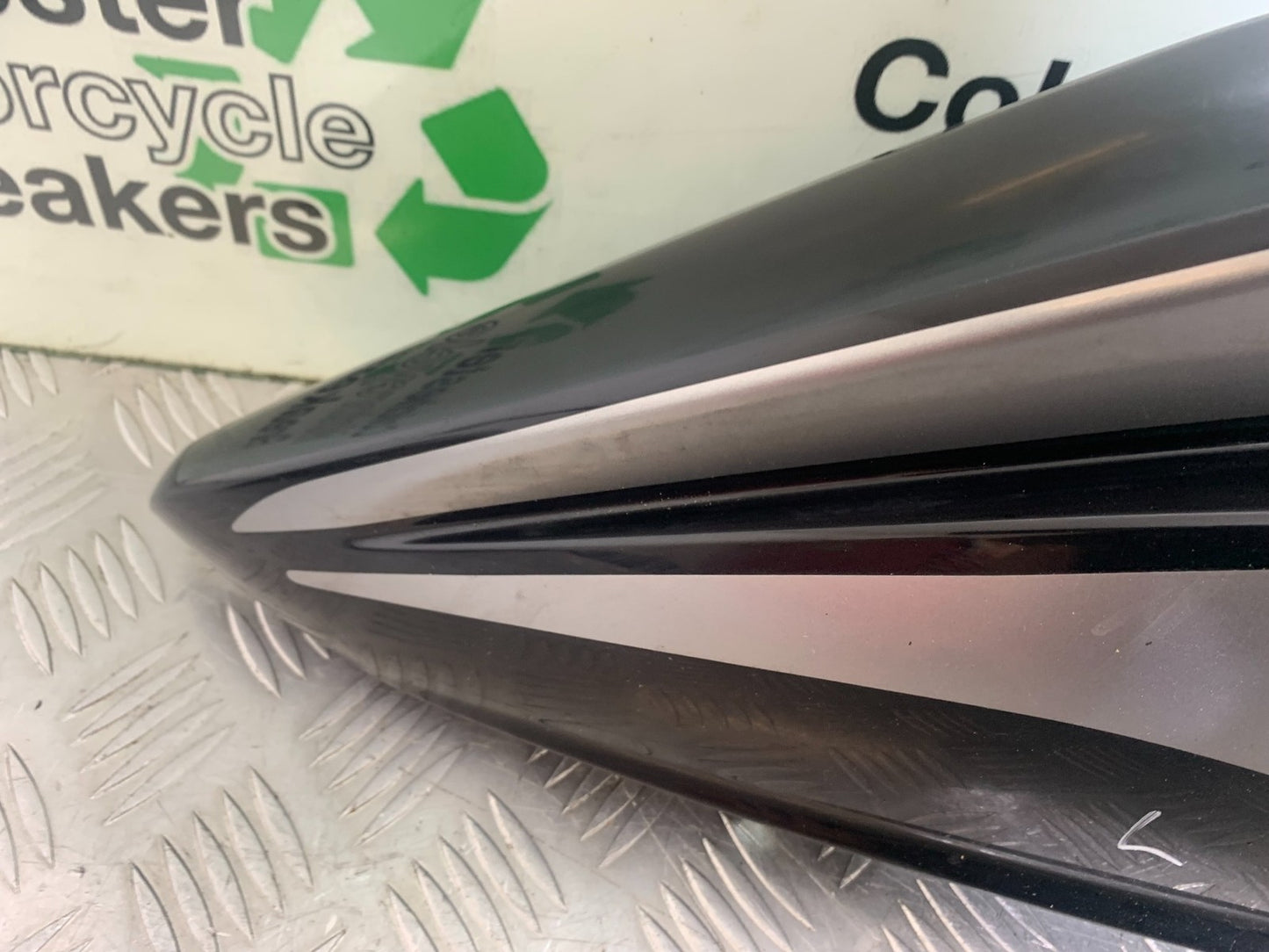 HONDA CBF125 CBF 125 LEFT FAIRING  YEAR 2009-14  (CMB1172)
