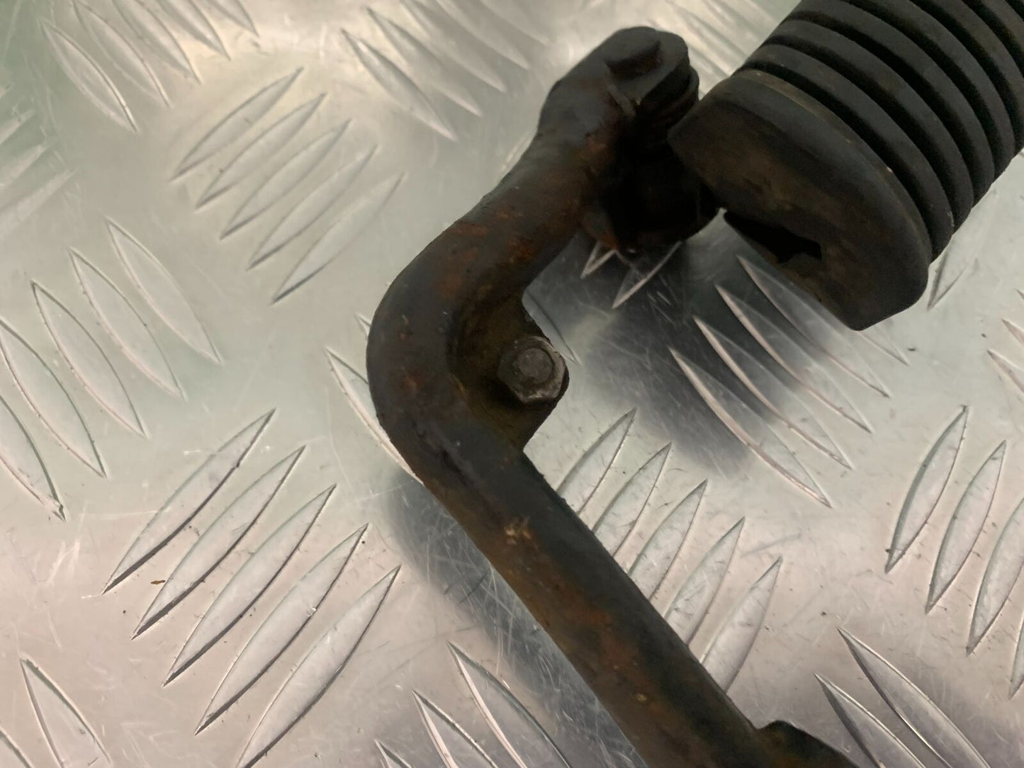 SUZUKI GS750 E GS 750E FRONT RIGHT FOOTPEG   YEAR 1979  (STOCK 959)