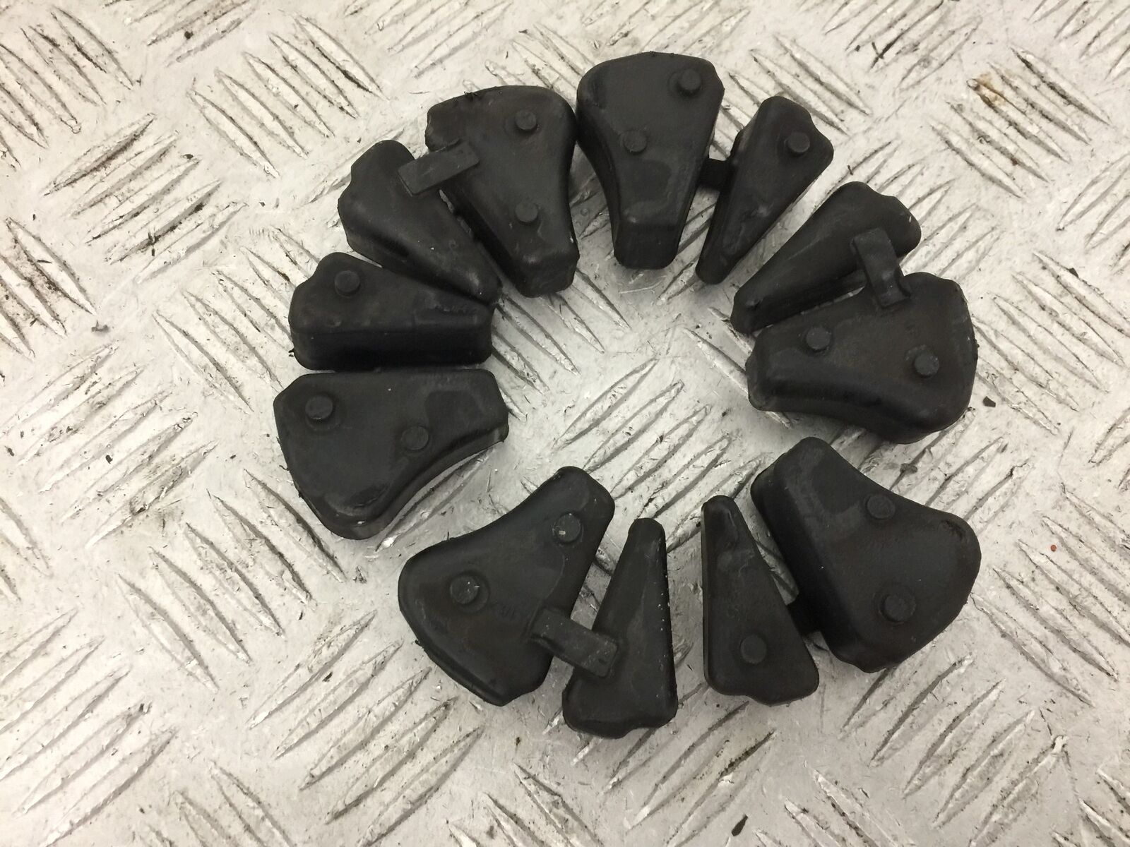 YAMAHA MT03 CUSH DRIVE RUBBERS    YEAR 2018  (STOCK 801)