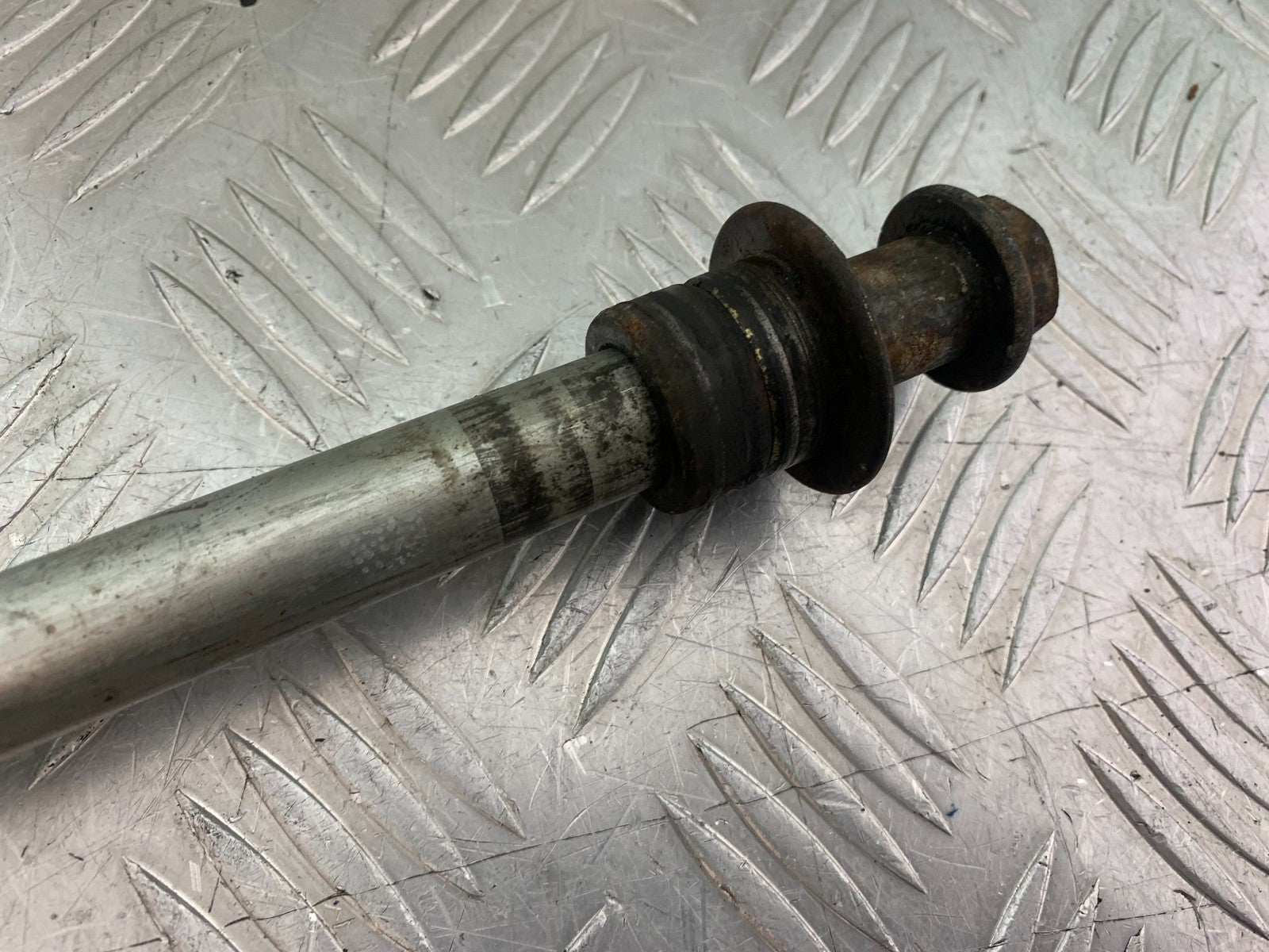HONDA CBR600 CBR 600 FX FY REAR WHEEL SPINDLE YEAR 1999-2000 (CMB1287)