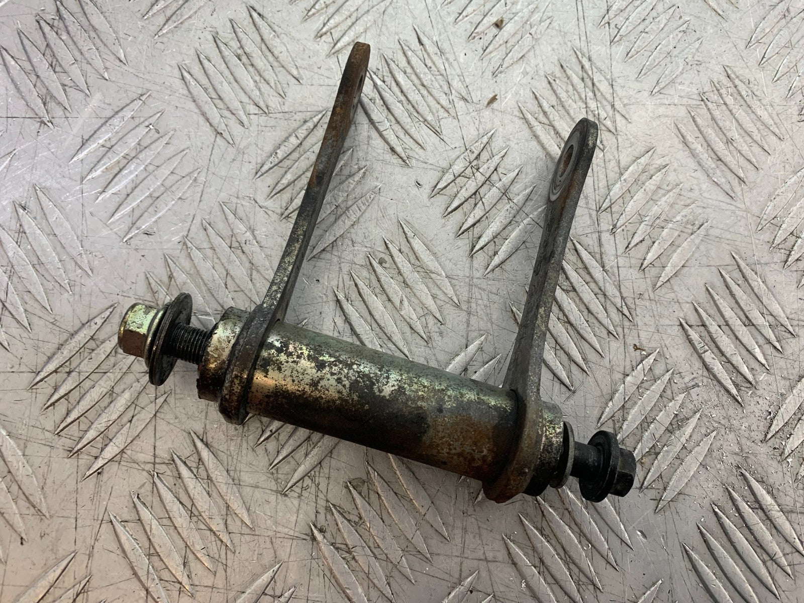 TRIUMPH 1050 SPEED TRIPLE REAR SHOCK LINKAGE   YEAR 2005-2007 (CMB1322)