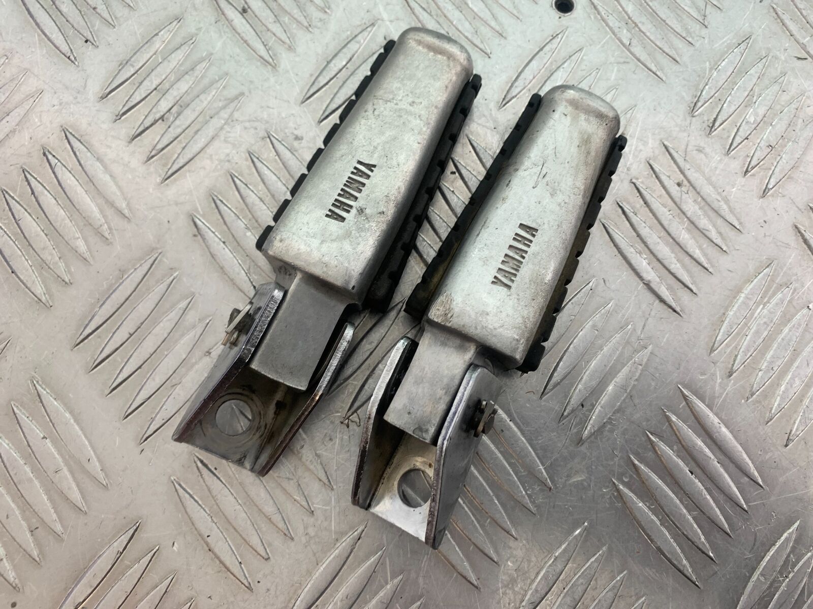 YAMAHA XV535 XV 535 VIRAGO REAR FOOTPEGS YEAR 1994-02 (CMB1044)