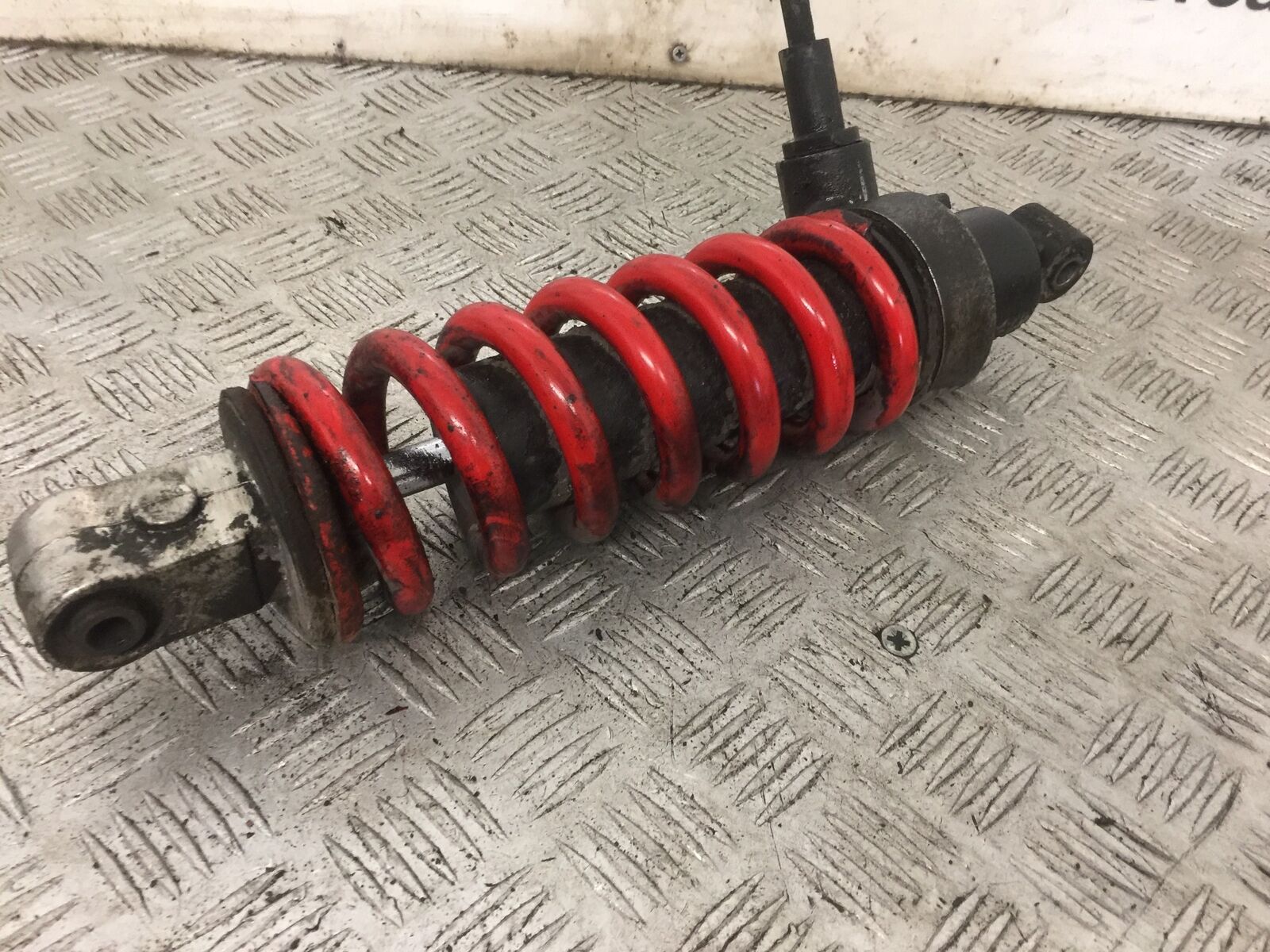 TRIUMPH 1050 SPRINT REAR SHOCK  YEAR 2004-2007 (STOCK 888)