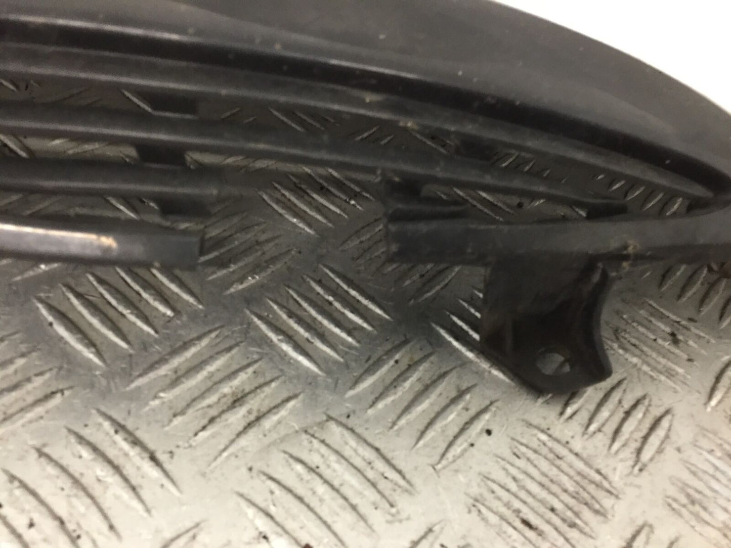 SUZUKI AN 250 BURGMAN RIGHT LOWER PANEL YEAR 1999  (STOCK 881)